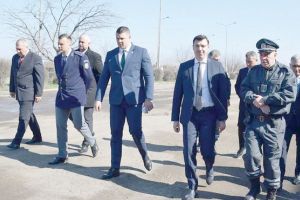 Albiţa zgârie Bucureştiul pe creier: Șeful ANAF a venit să ne numere gropile