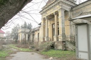 Bârlădenii se pregătesc de un “show” cu moloz: “Verde” la demolarea Casei Juvara!