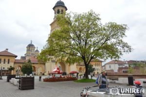 PROGRAMUL de distribuire a Sfintelor Paşti, la Catedrala Reîntregirii din Alba Iulia