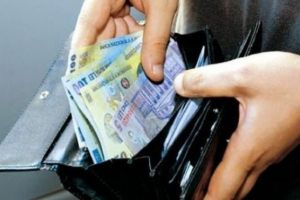 Salariile se plătesc înainte de Paşte, pensiile nu