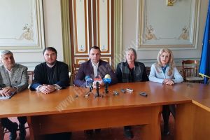 Calea Luminii – „România 100” va fi scris din lumânări aprinse, în faţa Arhiepiscopiei din Târgovişte