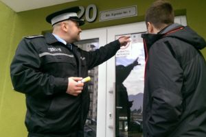 Amenzi de până la 500 de lei pentru fumatul în scara blocului