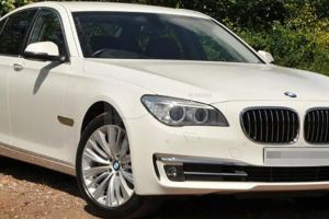 Poliţiştii au tras 11 focuri de armă după un BMW seria 7