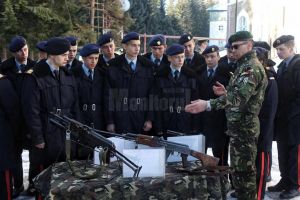 Excursie de consiliere şi orientare profesională, pentru elevii Colegiului Militar din Câmpulung