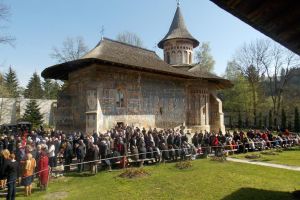 În prima zi din aprilie, în Duminica Floriilor, s-au împlinit 27 de ani de la ...