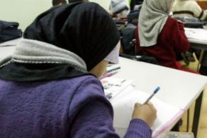 Germania lui Merkel: O fetiţă CREȘTINĂ forţată să poarte VĂL ISLAMIC