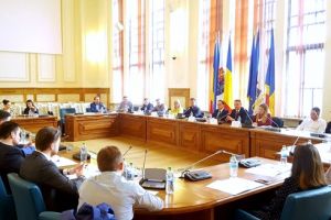 Intalnire politica PNL in Sala de consiliu a primariei. Robu: Eu am aprobat sa vina tinerii oricarui partid