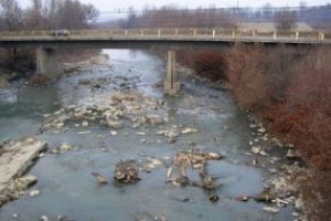 Persoana gasita inecata in raul Iza