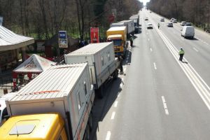 Au sosit locuintele modulare de la Guvern, pentru familiile afectate de alunecarile de teren din Prahova