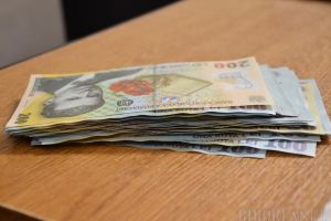 Şi totuşi, NU toţi bugetarii primesc salariile înainte de Paşte