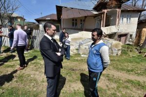 Seful CJ Prahova a vizitat familiile afectate de alunecarile de teren. Ce spun Bogdan Toader despre noile locuinte oferite de Guvern