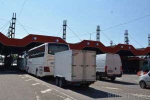 Fără controale sistematice: Pentru a evita aglomeraţia din vămi, poliţiştii de frontieră români şi maghiari nu mai fac verificări amănunţite