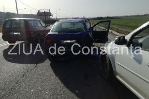 Imagini de la eveniment. Accident rutier pe DN3 la iesire din Valu lui Traian catre Murfatlar. Doua masini implicate. O femeie a fost ranita (galerie foto)  