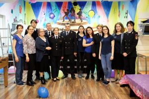 Pompierii salvatori băcăuani “au adus lumină” în ochii copiilor de la Centrul Daniel