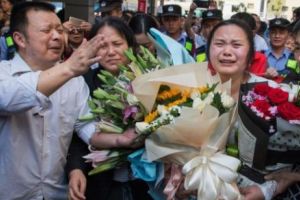 O tânără din China, care a dispărut în urmă cu 24 de ani, şi-a reîntâlnit familia