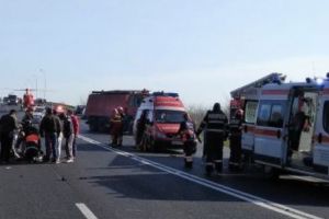PATRU COPII, răniţi în urma unui accident. Un elicopter SMURD a aterizat de URGENȚĂ