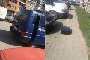 FOTO: Șoferul unei firme de curierat din Alba Iulia a rămas fără banii din portofel, dupa ce a lăsat maşina deschisă şi nesupravegheată timp de 10 minute