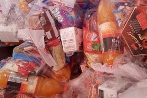 Iepurasul de Paste a ajuns la copiii din comuna Gradina. Pachete cu dulciuri, oferite de Primarie (galerie foto)