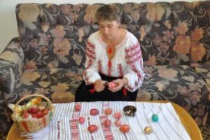 11 concurenţi înscrişi la concursul de încondeiat cuprins în Festivalul de la Brădet