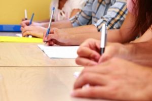 Părinţii şi elevii susţin schimbarea planurilor-cadru pentru liceu