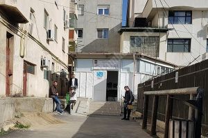 DÂMBOVIȚA: Ghişeele Serviciului Paşapoarte s-au mutat în spatele clădirii din strada Mircea cel Bătrân, nr.2