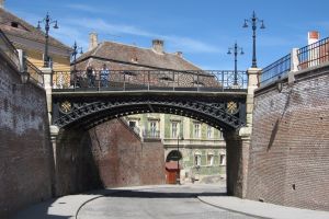 Tânără căzută de la trei metri înălţime lângă Podul Minciunilor