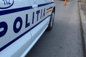 Copil de 14 ani, prins in timp ce se plimba in miez de noapte cu masina parintilor, la Sacalaz