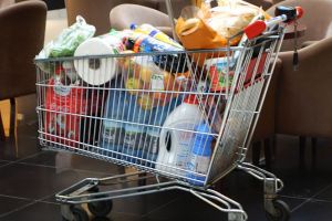 Programul de Paşti la instituţii şi magazine