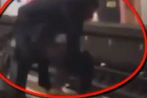 Clipe de COȘMAR la metrou! Doi bărbaţi au căzut ÎN FAȚA trenului. Video ȘOCANT!