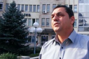 Primarul care hărţuia toate femeile din subordine, condamnat definitiv, prins pe când încerca să fugă din ţară