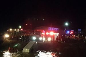 Singurul supravietuitor al cumplitului accident din judetul Neamt a povestit totul. Noua persoane au murit dupa ce un microbuz a plonjat rau