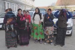 VIDEO. Cerşetoare din Sălaj, prinse la Satu Mare. Au fost amendate şi trimise acasă
