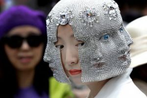 Parada anuală de Paşte din New York prezintă cele mai CIUDATE costume şi pălării. FOTO în articol