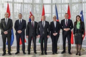 Europa Centrală se ÎNARMEAZĂ şi se pregăteşte de un nou VAL de IMIGRANȚI 