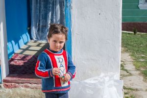 Fundaţia „Antibiotice Ştiinţă şi Suflet” a adus lumină pentru 26 familii nevoiaşe