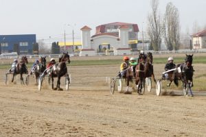 Sfarsit de aprilie, inceput de curse