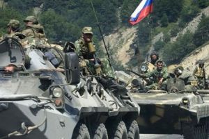 Rusia masează 77.000 de soldaţi în apropierea graniţei cu Ucraina