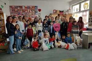 Social democratele au dus daruri copiilor din Centrul social de zi de la Găeşti