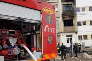 Incendiu de proporţii! Acoperişul unui SPITAL din Turcia a luat foc