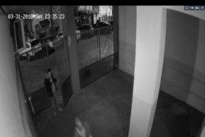 Informaţii de ULTIMĂ ORĂ despre cazul piromanului din Capitală. Bărbat, RIDICAT de poliţişti dintr-un mall