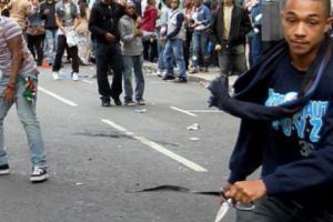 Londra sub TEROARE. Valul de ATACURI de stradă loveşte COPIII