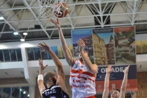 Baschet: Orădenii de la CSM CSU întâlnesc campioana la Cluj, în Vinerea Mare