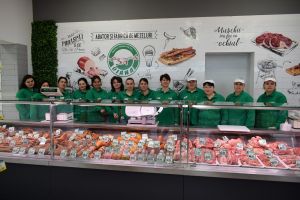 Primul magazin din reteaua de magazine DIANA inaugurat in anul 1991, transformat intr-un spatiu comercial ultra modern