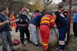 OLT. Femeie căzută în fântână în Joia Mare
