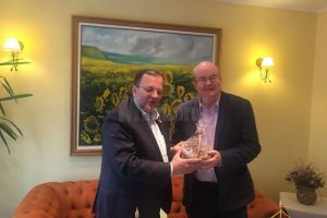 Gheorghe Flutur şi ambasadorul Marii Britanii în România au discutat despre dezvoltarea ...