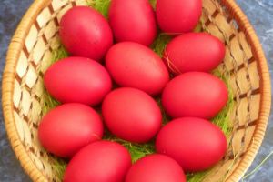 De când sunt ouăle roşii