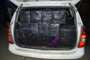 Mitsubishi cu 3.000 de pachete de ţigări, abandonat la Brodina