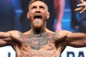 Un BĂTĂUȘ MMA şi-a ATACAT adversarii într-o parcare din NEW YORK