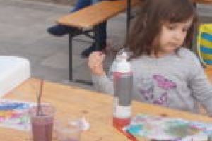 La Târgul de Primăvară, copiii au învăţat să picteze ouă şi ornamente pascale [FOTO]