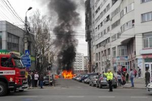 Trei maşini au luat foc